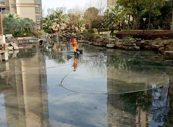港南景观池淤泥清理
