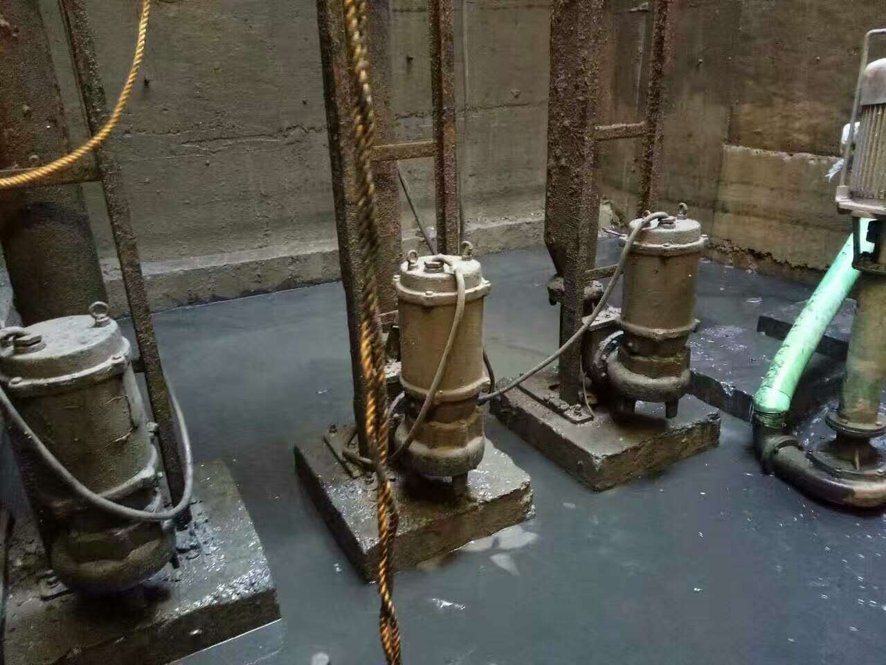 港南污水池清理