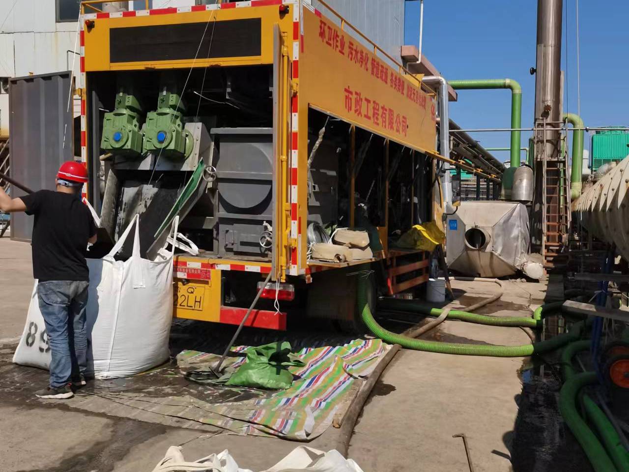 港南淤泥压干处理